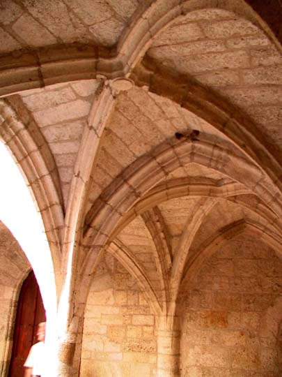 La galerie autour de la cour de l'htel Lacoste